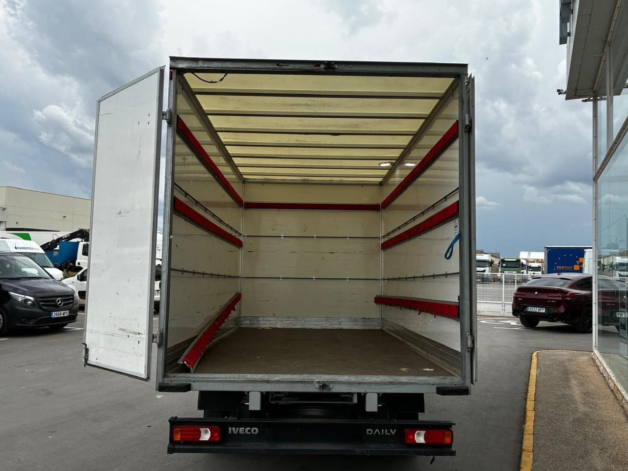 Caja cerrada IVECO 35C16 3.0 20m3 - Furgoneta caja cerrada: foto 4 Caja cerrada IVECO 35C16 3.0 20m3 - Furgoneta caja cerrada: foto 4