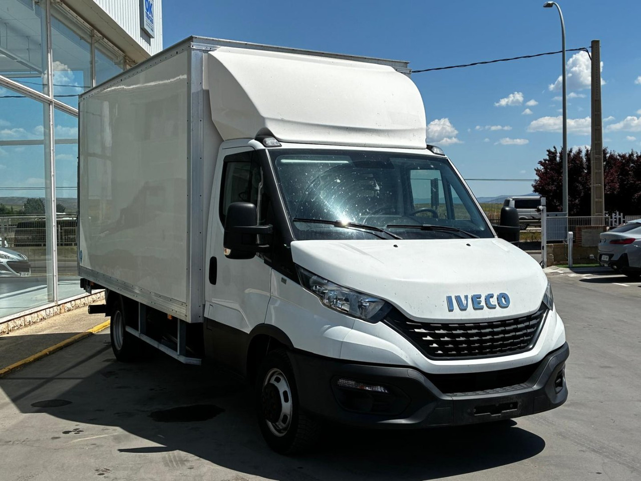 Caja cerrada con plataforma elevadora IVECO 35C16 20m3 - Furgoneta caja cerrada: foto 3 Caja cerrada con plataforma elevadora IVECO 35C16 20m3 - Furgoneta caja cerrada: foto 3