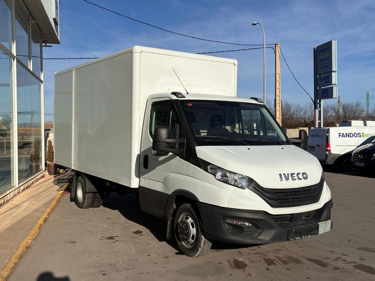 Caja cerrada con plataforma elevadora IVECO 35C16 20m3 - Furgoneta caja cerrada: foto 3 Caja cerrada con plataforma elevadora IVECO 35C16 20m3 - Furgoneta caja cerrada: foto 3