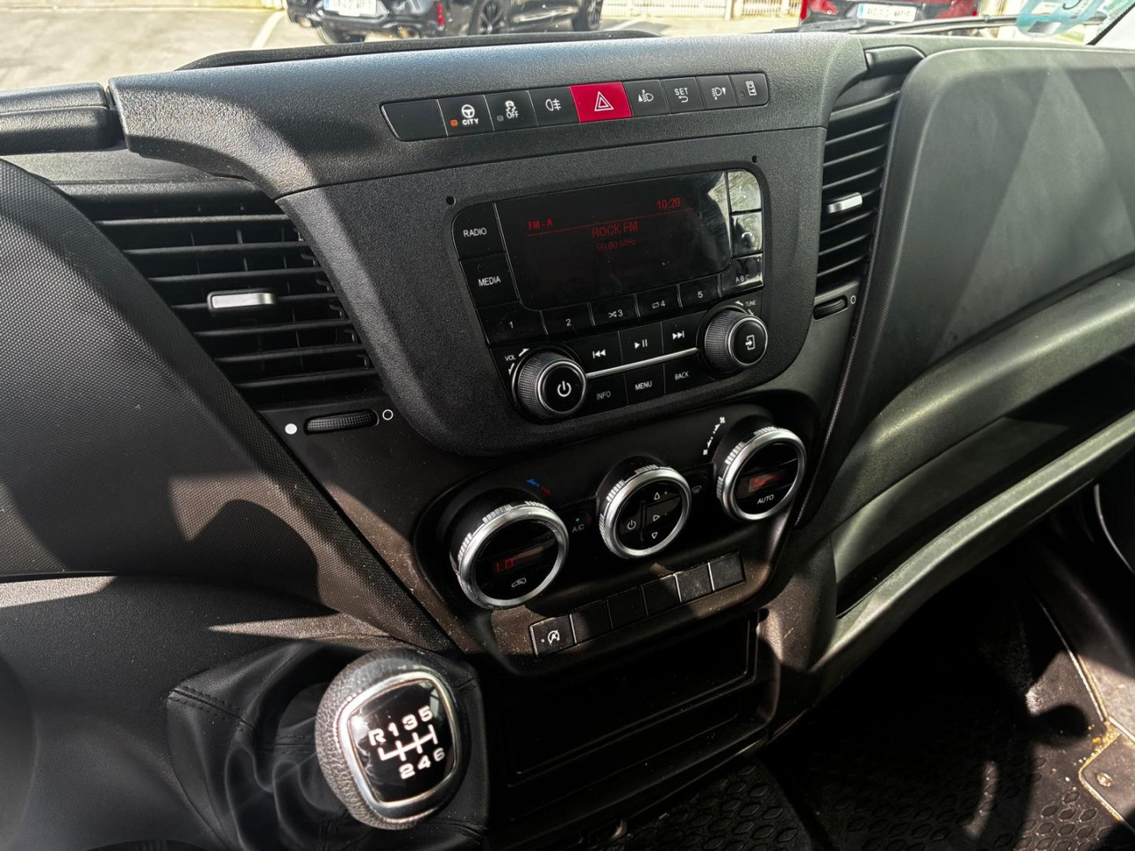 Furgón Furgón IVECO 35S16 V 12m3: foto 10