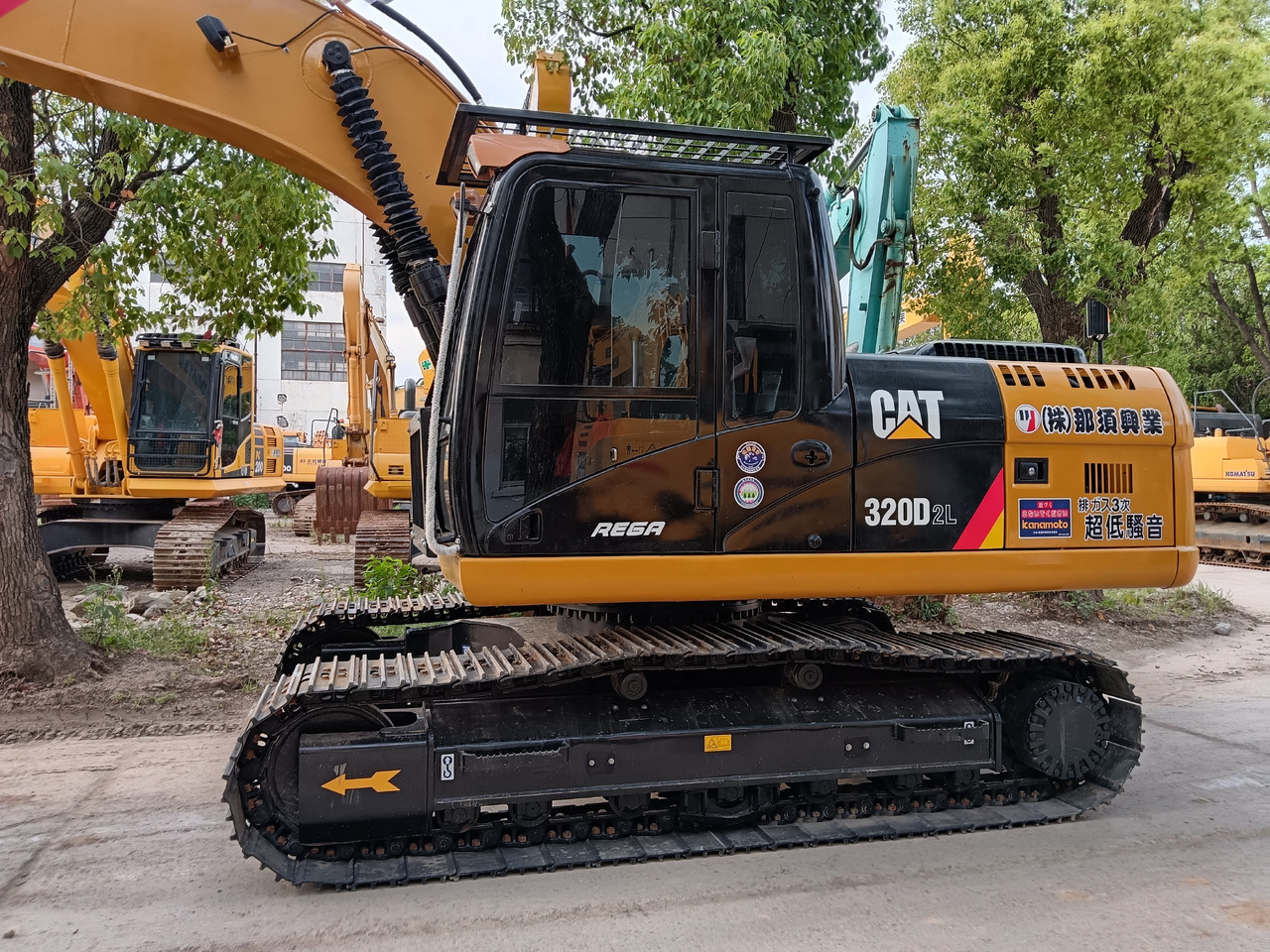 CATERPILLAR 320D2L CAT 330 - Excavadora de cadenas: foto 1 CATERPILLAR 320D2L CAT 330 - Excavadora de cadenas: foto 1