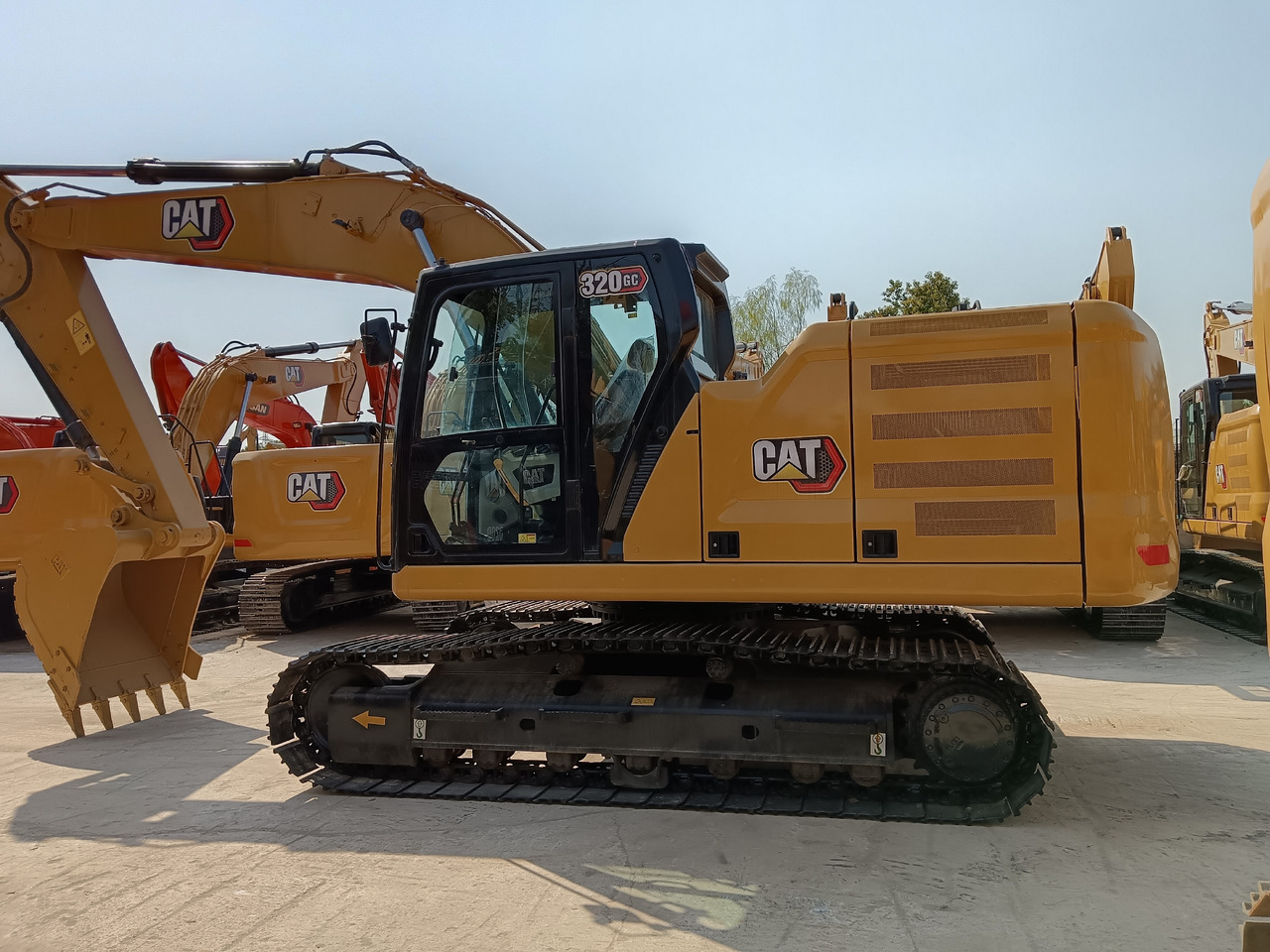 CATERPILLAR 320GC CAT 320 GC - Excavadora de cadenas: foto 2 CATERPILLAR 320GC CAT 320 GC - Excavadora de cadenas: foto 2