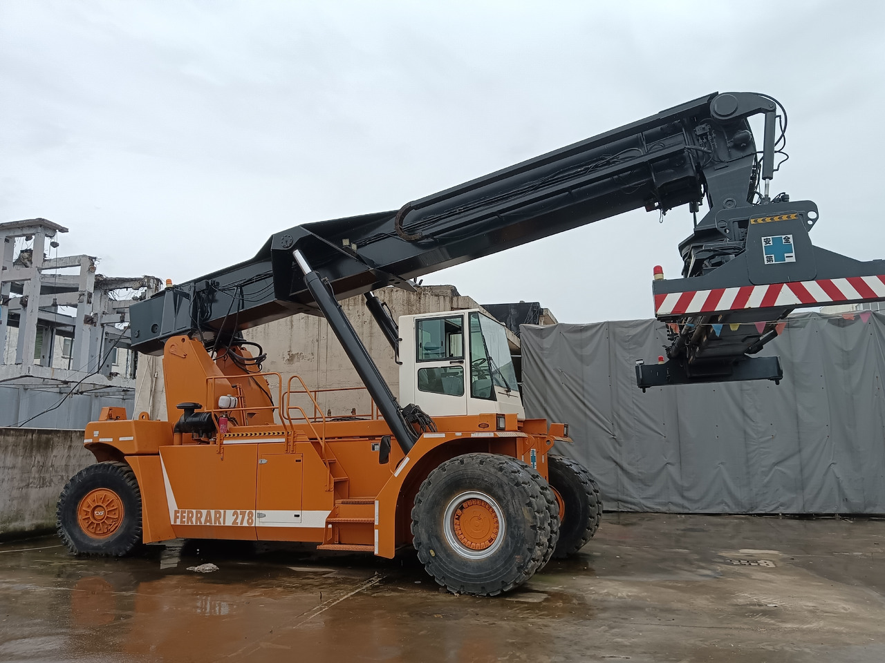 CVS FERRARRI F278.6 Ferrarri 278 - Reach stacker: foto 2 CVS FERRARRI F278.6 Ferrarri 278 - Reach stacker: foto 2