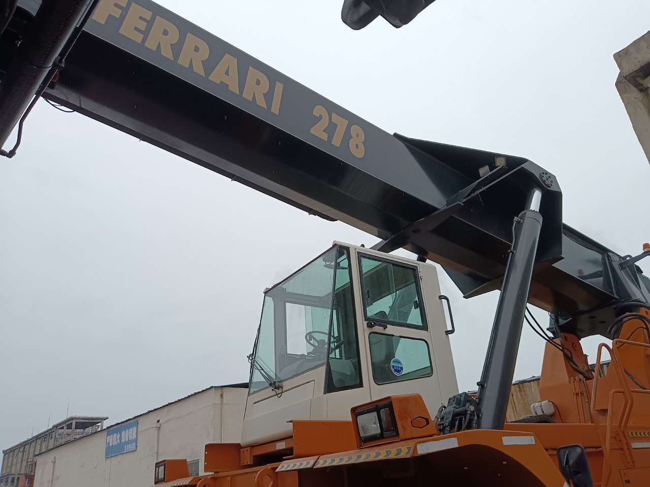 CVS FERRARRI F278 - Reach stacker: foto 3 CVS FERRARRI F278 - Reach stacker: foto 3