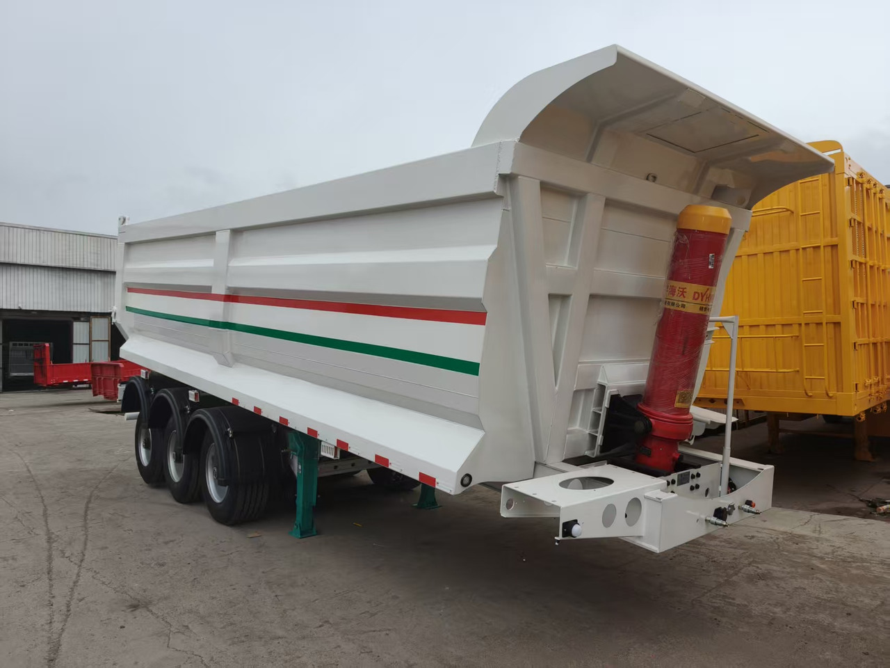 Customizable tipper semi trailers available - Semirremolque cisterna: foto 2 Customizable tipper semi trailers available - Semirremolque cisterna: foto 2