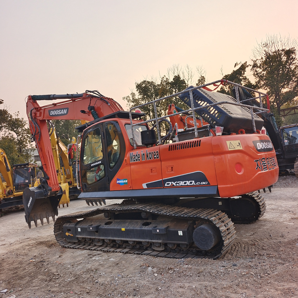 DOOSAN DX300 LC - Excavadora de cadenas: foto 1 DOOSAN DX300 LC - Excavadora de cadenas: foto 1