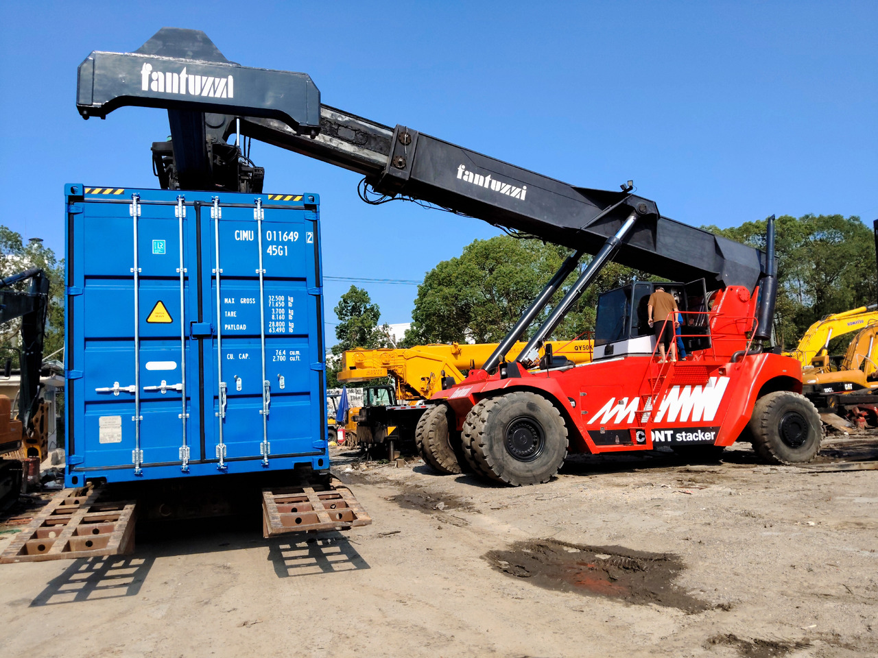 FANTUZZI CS45KM 45 TON - Reach stacker: foto 4 FANTUZZI CS45KM 45 TON - Reach stacker: foto 4