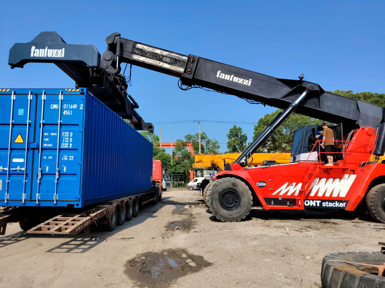 FANTUZZI CS45KM 45 TON - Reach stacker: foto 3 FANTUZZI CS45KM 45 TON - Reach stacker: foto 3