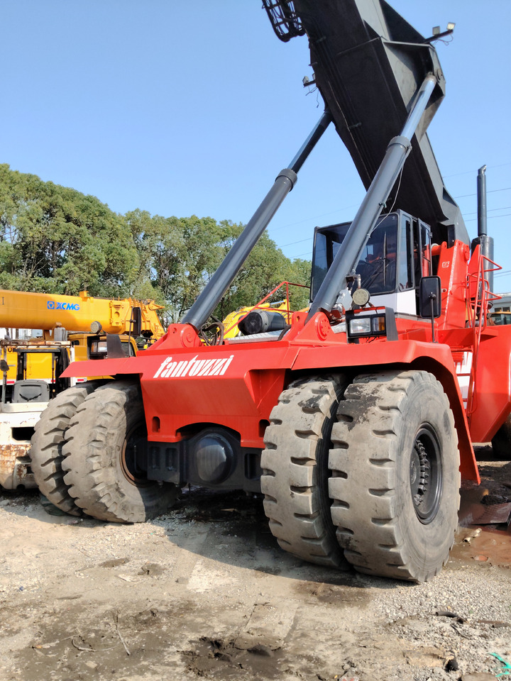 FANTUZZI CS45KM 45 TON - Reach stacker: foto 5 FANTUZZI CS45KM 45 TON - Reach stacker: foto 5