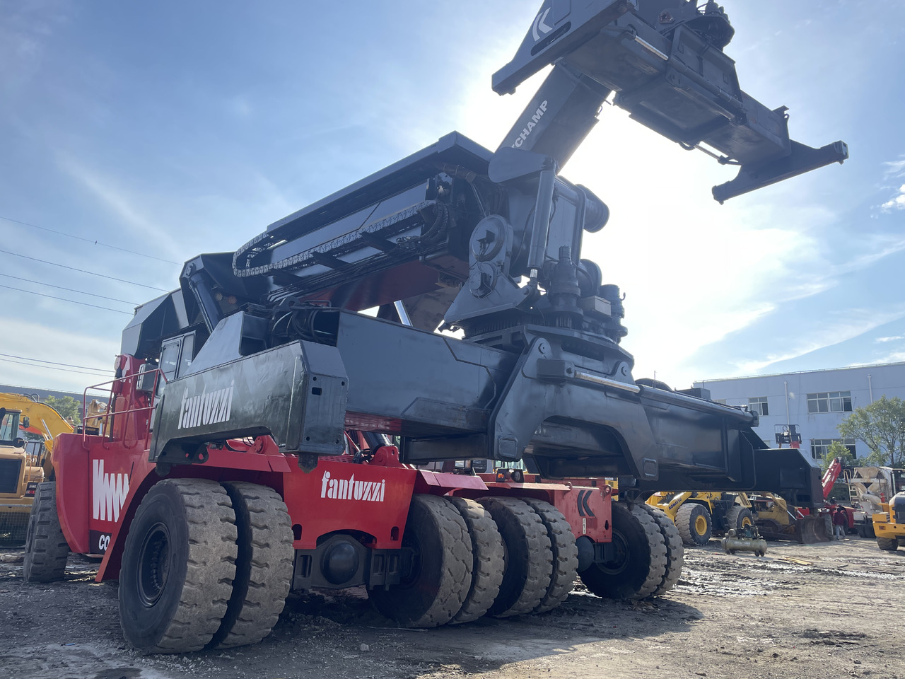 Reach stacker FANTUZZI CS45KMHD 45 TON: foto 14 Reach stacker FANTUZZI CS45KMHD 45 TON: foto 14