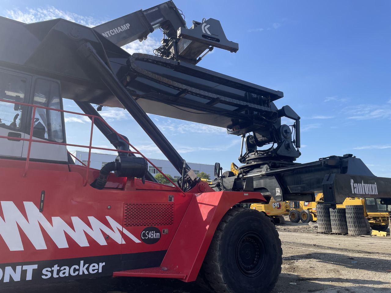 Reach stacker FANTUZZI CS45KMHD 45 TON: foto 13 Reach stacker FANTUZZI CS45KMHD 45 TON: foto 13