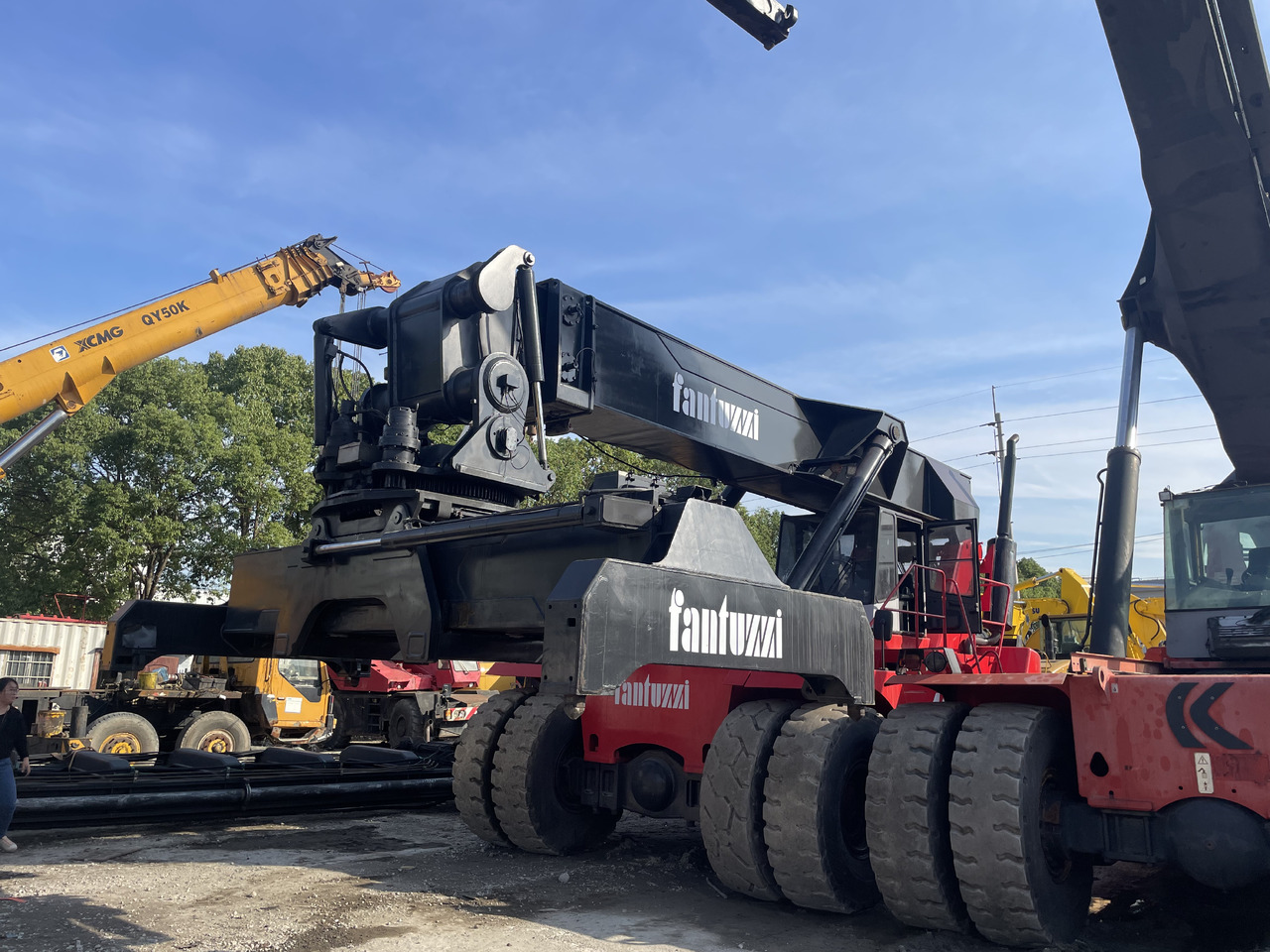 Reach stacker FANTUZZI CS45KMHD 45 TON: foto 15 Reach stacker FANTUZZI CS45KMHD 45 TON: foto 15