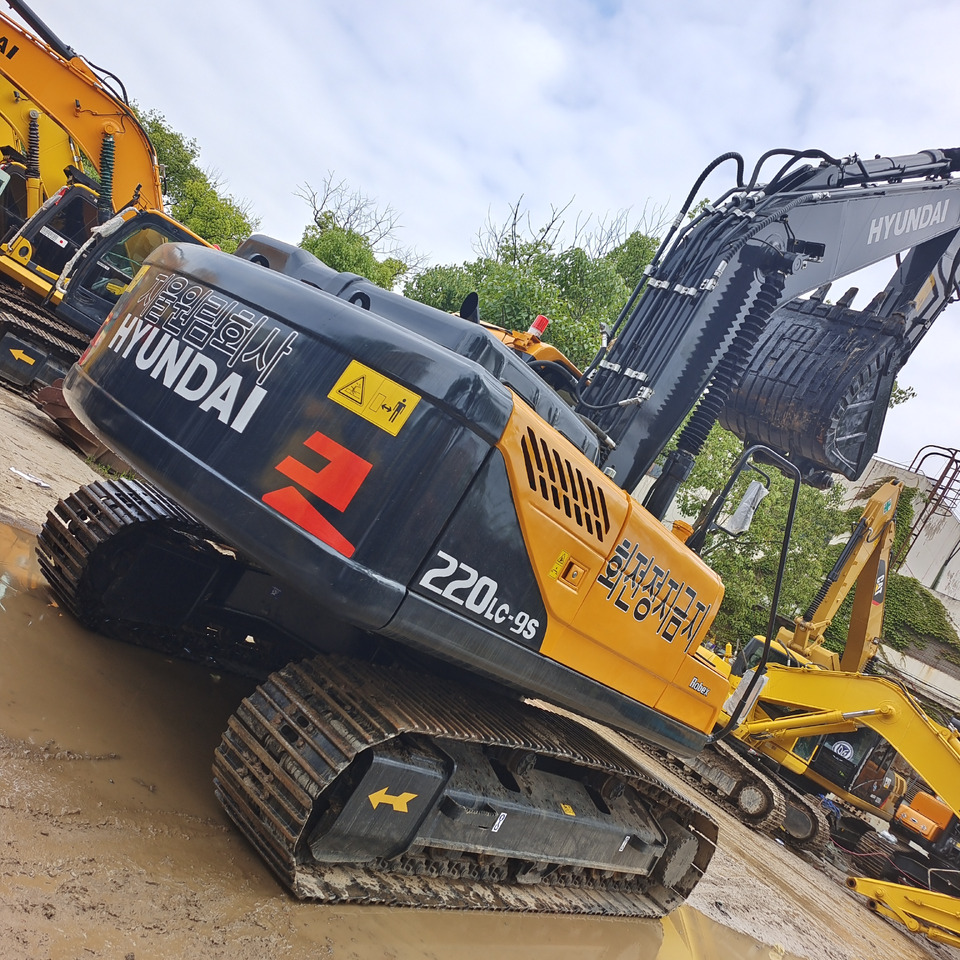 HYUNDAI 220LC-9S 220LC - 9T - Excavadora de cadenas: foto 4 HYUNDAI 220LC-9S 220LC - 9T - Excavadora de cadenas: foto 4
