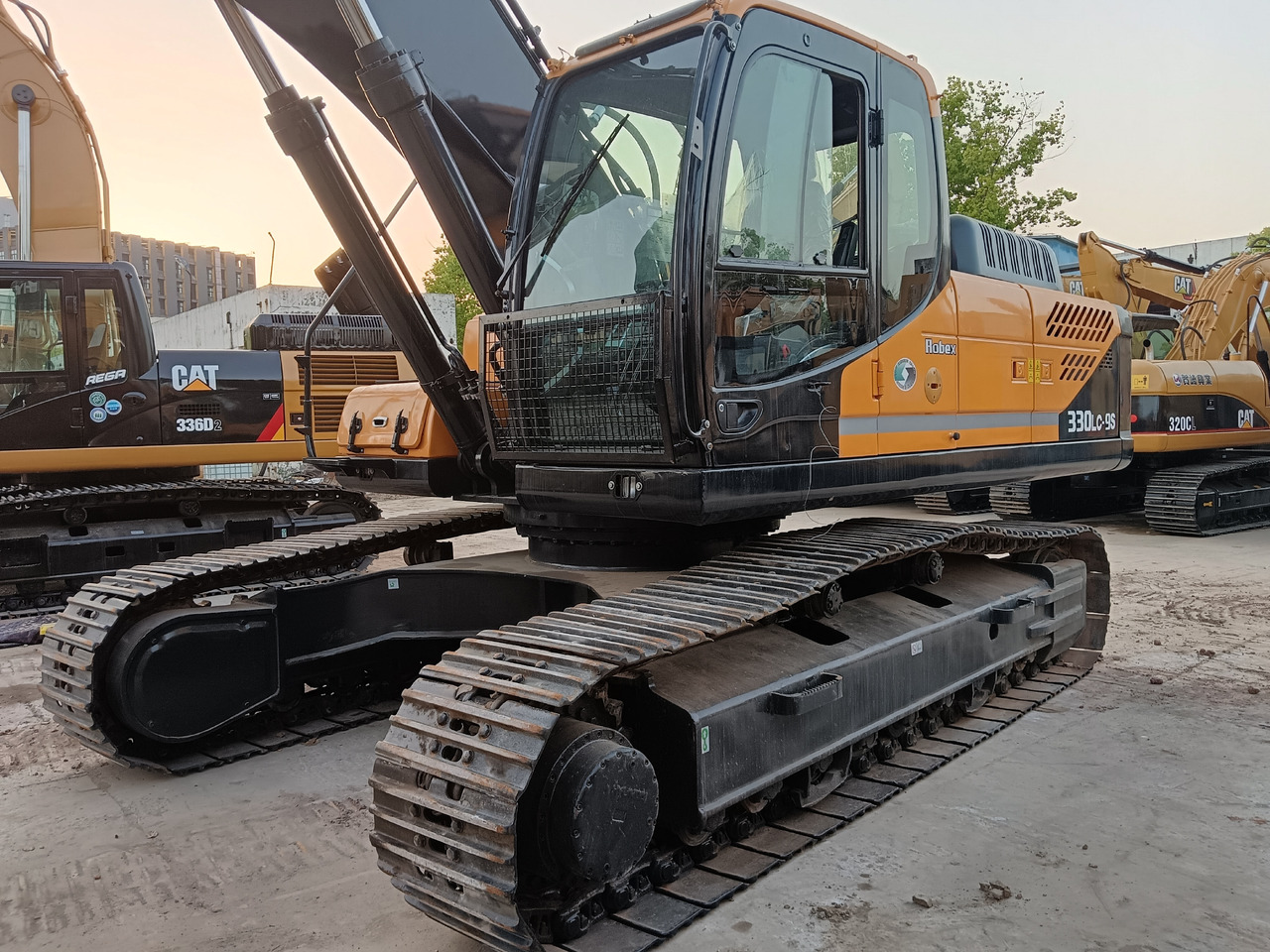 HYUNDAI 330LC-9S 330LC - 9T - Excavadora de cadenas: foto 4 HYUNDAI 330LC-9S 330LC - 9T - Excavadora de cadenas: foto 4