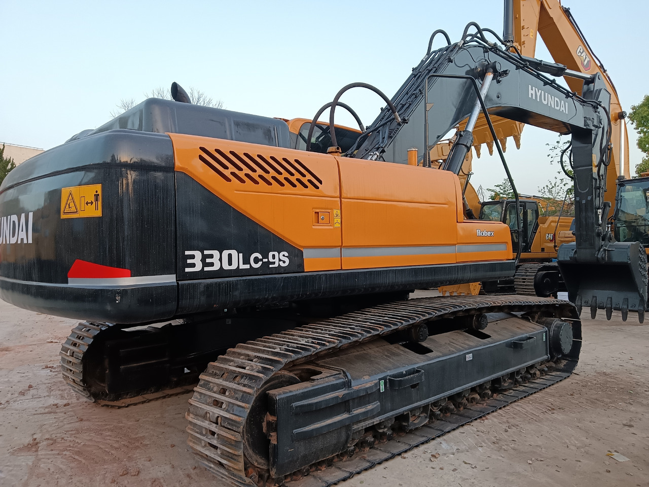 HYUNDAI 330LC-9S 330LC - 9T - Excavadora de cadenas: foto 1 HYUNDAI 330LC-9S 330LC - 9T - Excavadora de cadenas: foto 1