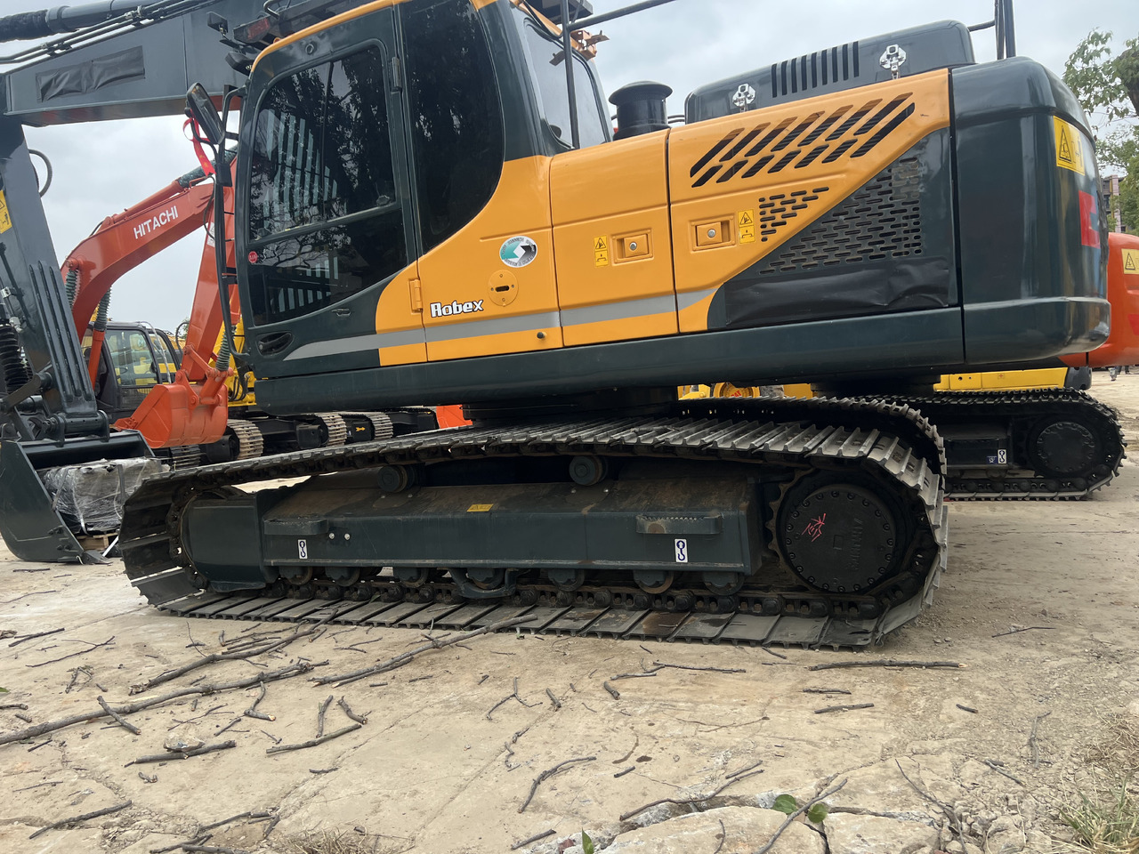 HYUNDAI HX220HD BROADEN TRACK SHOES - Excavadora de cadenas: foto 2 HYUNDAI HX220HD BROADEN TRACK SHOES - Excavadora de cadenas: foto 2