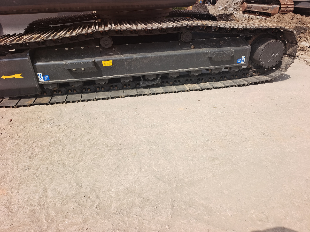 HYUNDAI HX220HD WITH 4 CAMERAS - Excavadora de cadenas: foto 2 HYUNDAI HX220HD WITH 4 CAMERAS - Excavadora de cadenas: foto 2