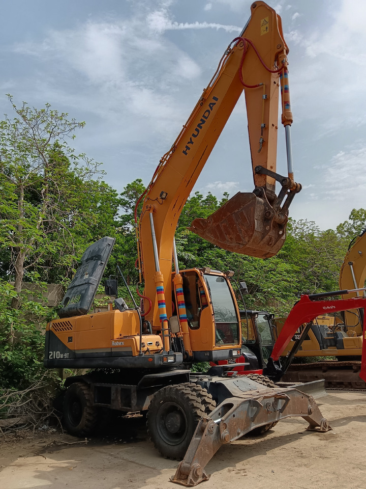HYUNDAI R210W-9 - Excavadora de ruedas: foto 5 HYUNDAI R210W-9 - Excavadora de ruedas: foto 5