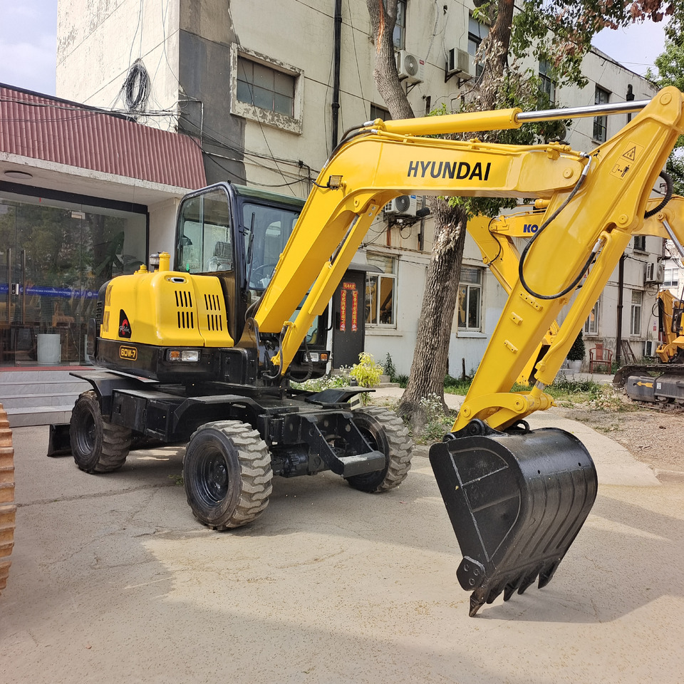 HYUNDAI R60W-7 - Excavadora de ruedas: foto 2 HYUNDAI R60W-7 - Excavadora de ruedas: foto 2