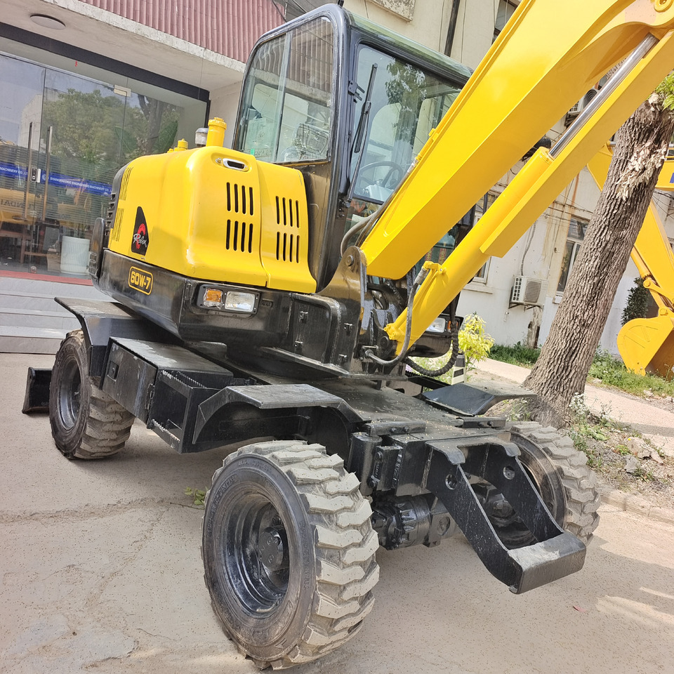 HYUNDAI R60W-7 - Excavadora de ruedas: foto 1 HYUNDAI R60W-7 - Excavadora de ruedas: foto 1