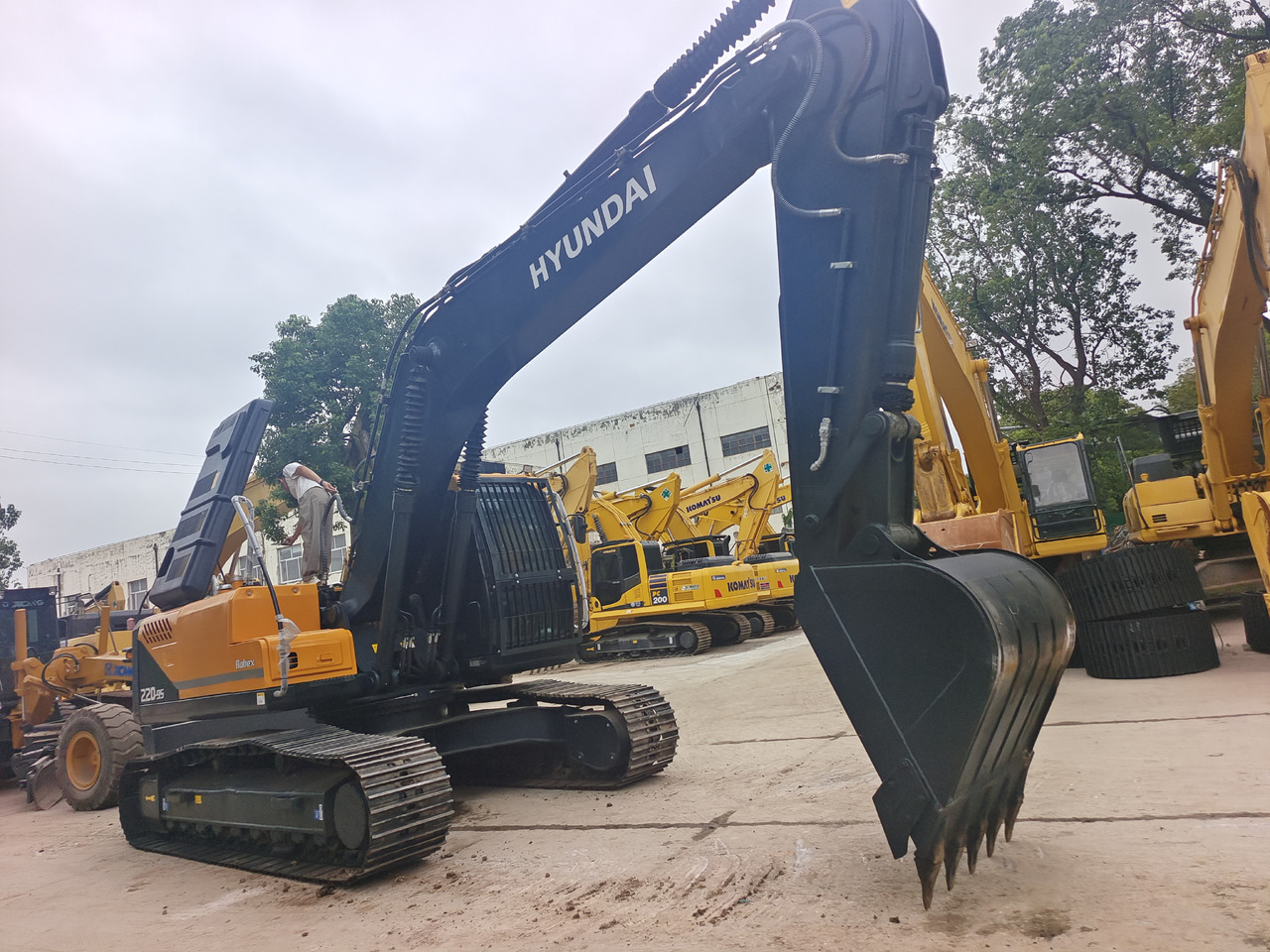 HYUNDAI ROBEX 220 - 9S - Excavadora de cadenas: foto 4 HYUNDAI ROBEX 220 - 9S - Excavadora de cadenas: foto 4