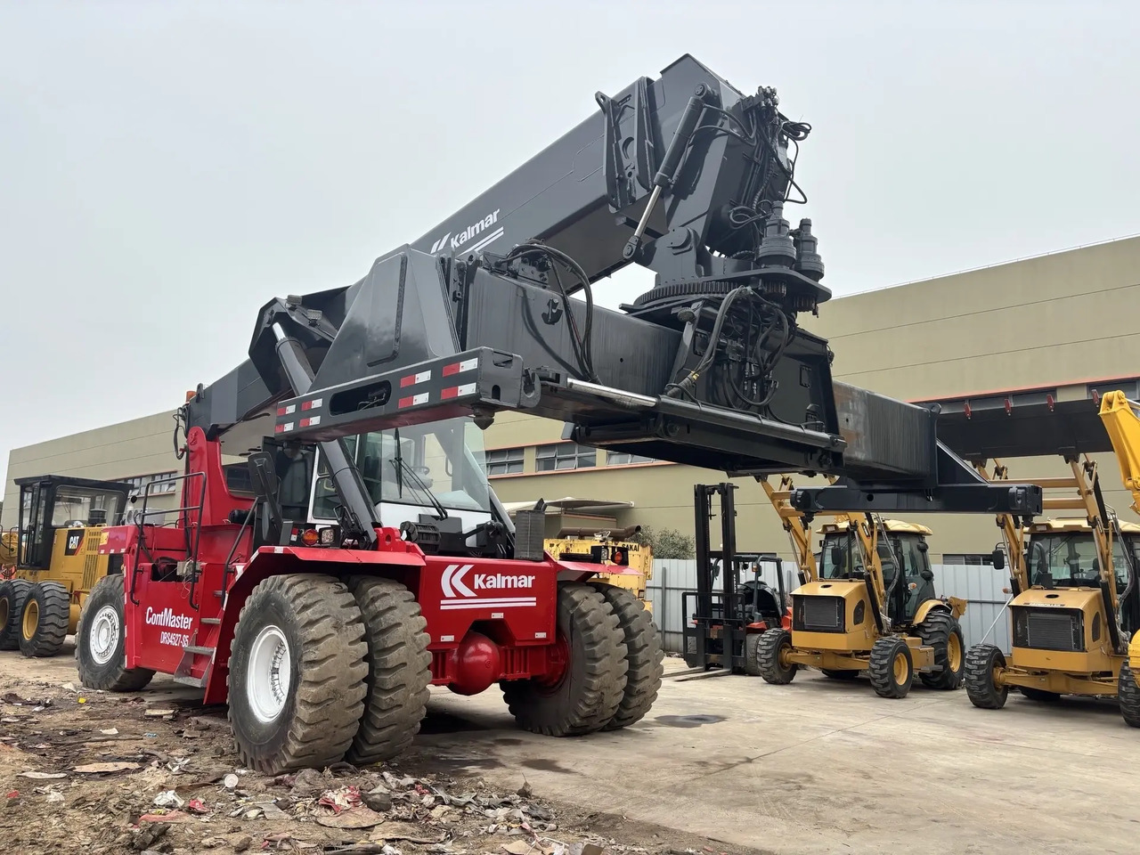 KALMAR DRS4527-S5 - Reach stacker: foto 2 KALMAR DRS4527-S5 - Reach stacker: foto 2
