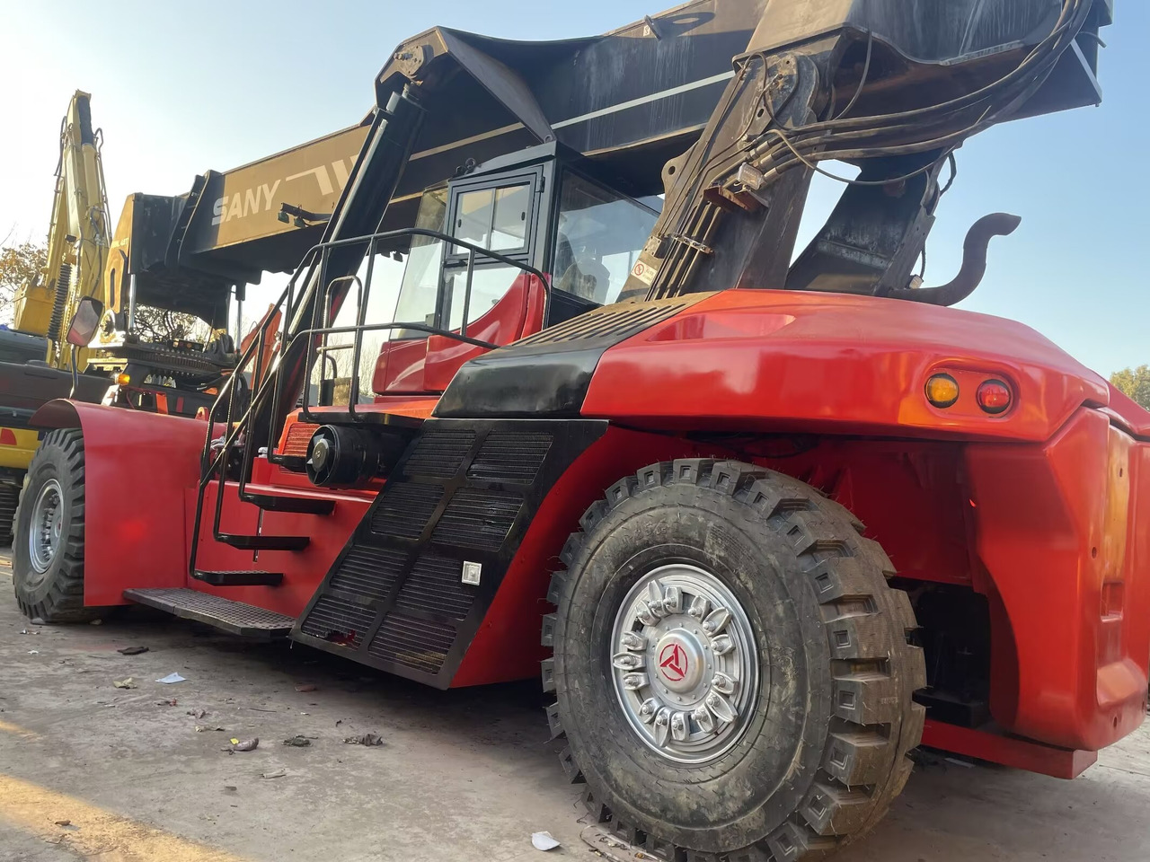 SANY SRSC45C30 - Reach stacker: foto 4 SANY SRSC45C30 - Reach stacker: foto 4