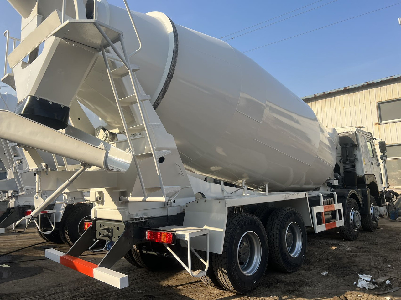 SINOTRUK HOWO 371 8X4 16 Cubic Meter SINOTRUK Howo Concrete Mixer Truck - Hormigonera: foto 2 SINOTRUK HOWO 371 8X4 16 Cubic Meter SINOTRUK Howo Concrete Mixer Truck - Hormigonera: foto 2