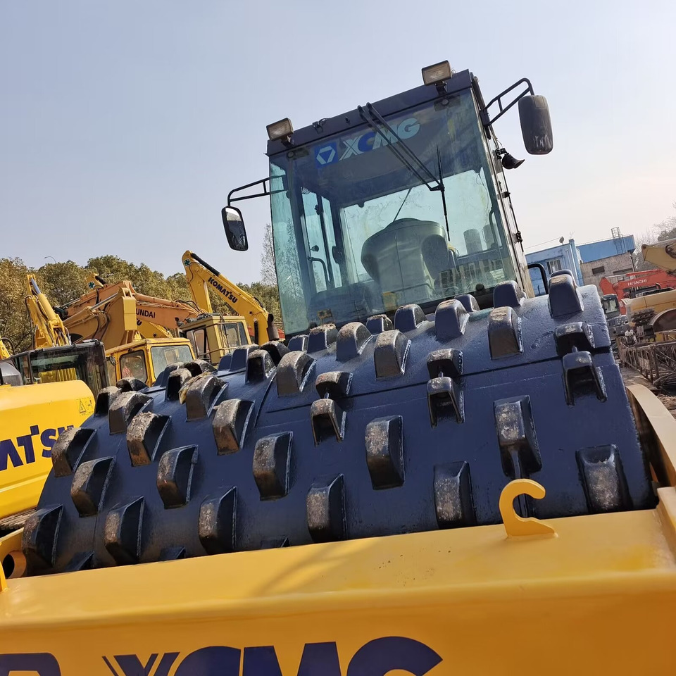 XCMG XS223J WITH SHEEP FOOT PAD - Apisonadora de asfalto: foto 1 XCMG XS223J WITH SHEEP FOOT PAD - Apisonadora de asfalto: foto 1