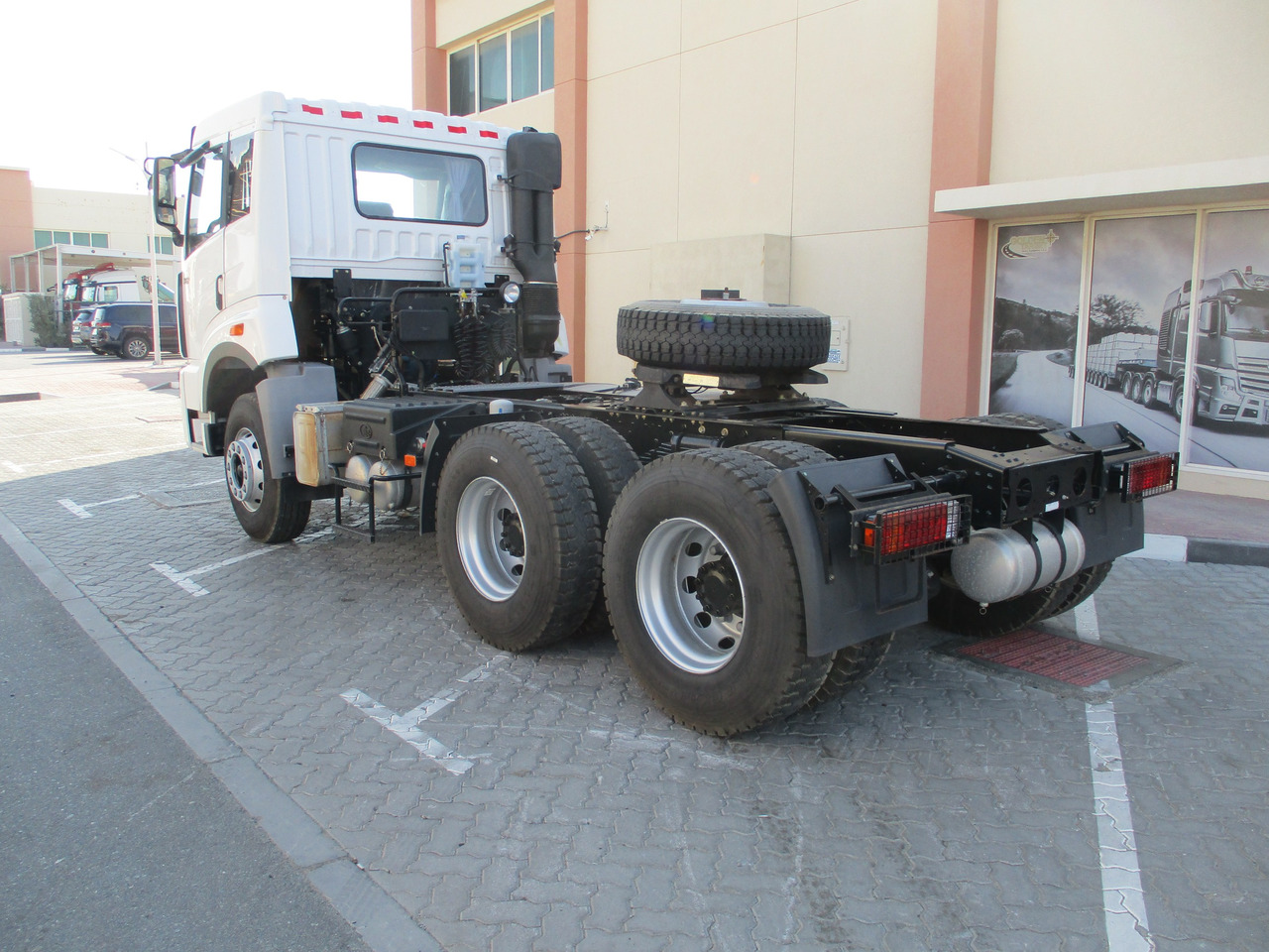 FAW 4181P2K15 6x4 Head Truck - Cabeza tractora: foto 4 FAW 4181P2K15 6x4 Head Truck - Cabeza tractora: foto 4