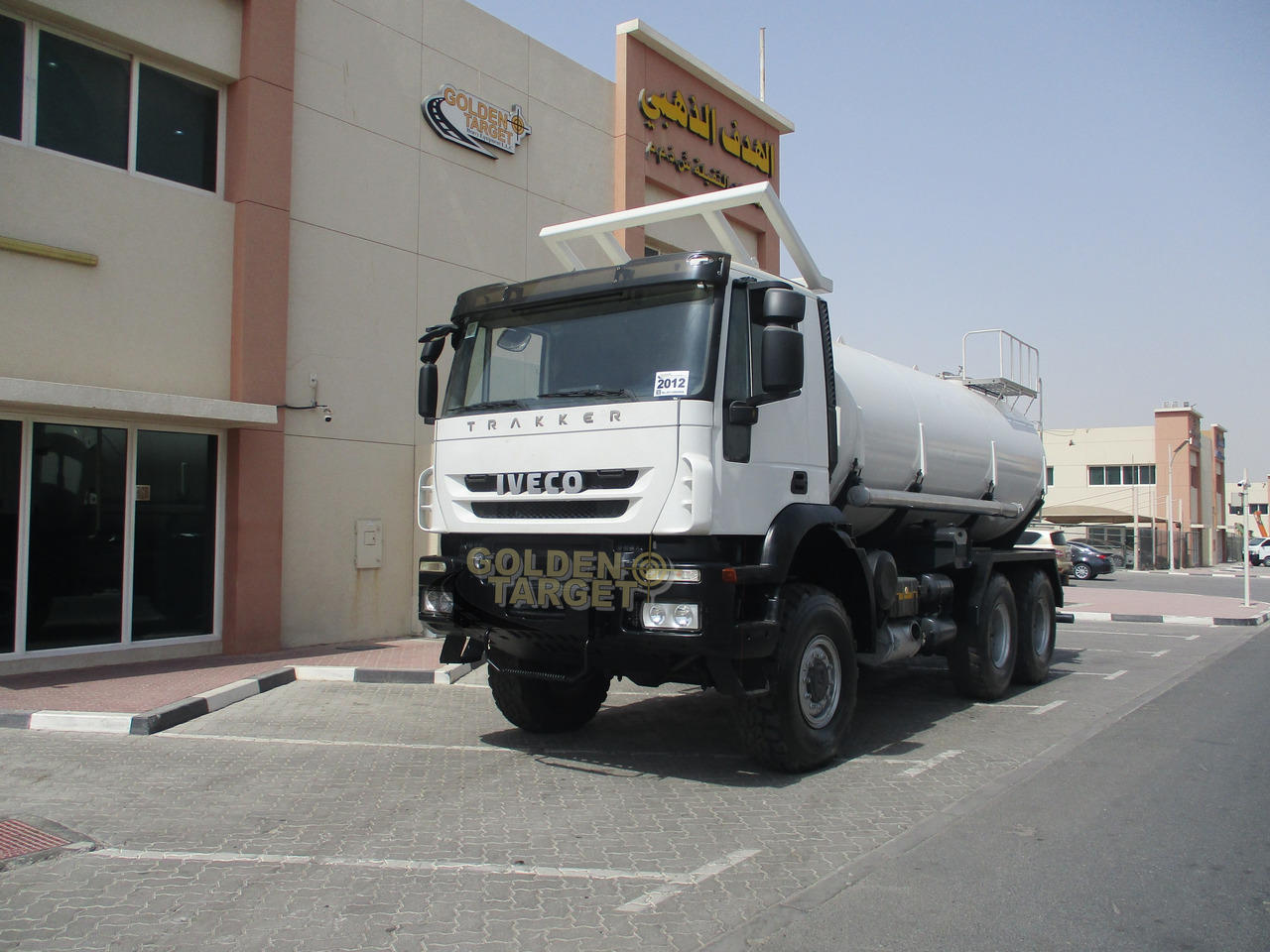 IVECO TRAKKER 380 6x6 Tanker - Camión cisterna: foto 2 IVECO TRAKKER 380 6x6 Tanker - Camión cisterna: foto 2