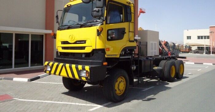 Nissan UD CZ4YL 6x6 Chassis Truck - Camión chasis: foto 1 Nissan UD CZ4YL 6x6 Chassis Truck - Camión chasis: foto 1