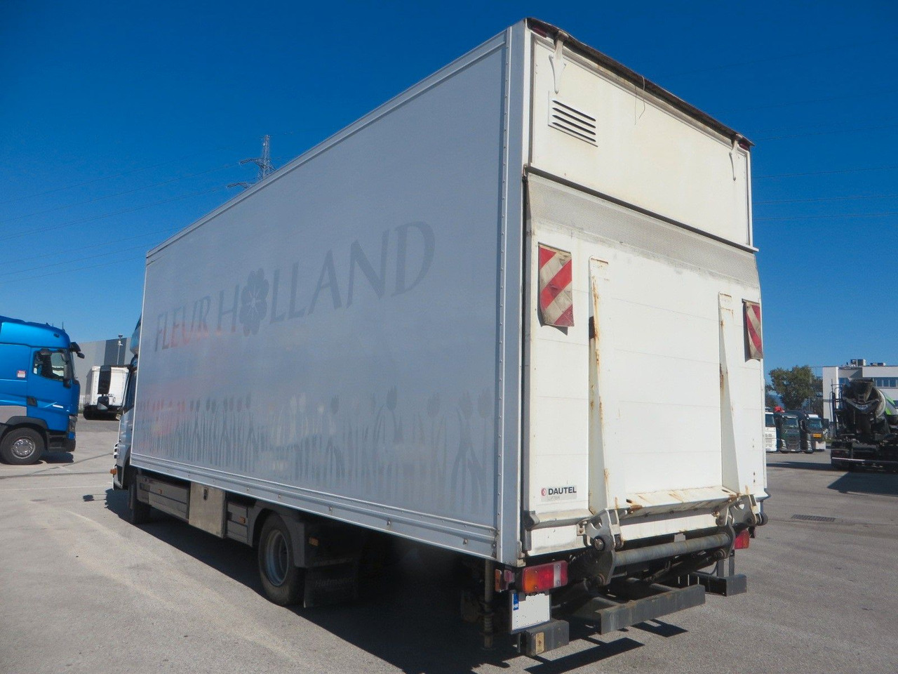 Mercedes-Benz Atego 1024 Box body with tail lift - Camión caja cerrada: foto 4 Mercedes-Benz Atego 1024 Box body with tail lift - Camión caja cerrada: foto 4