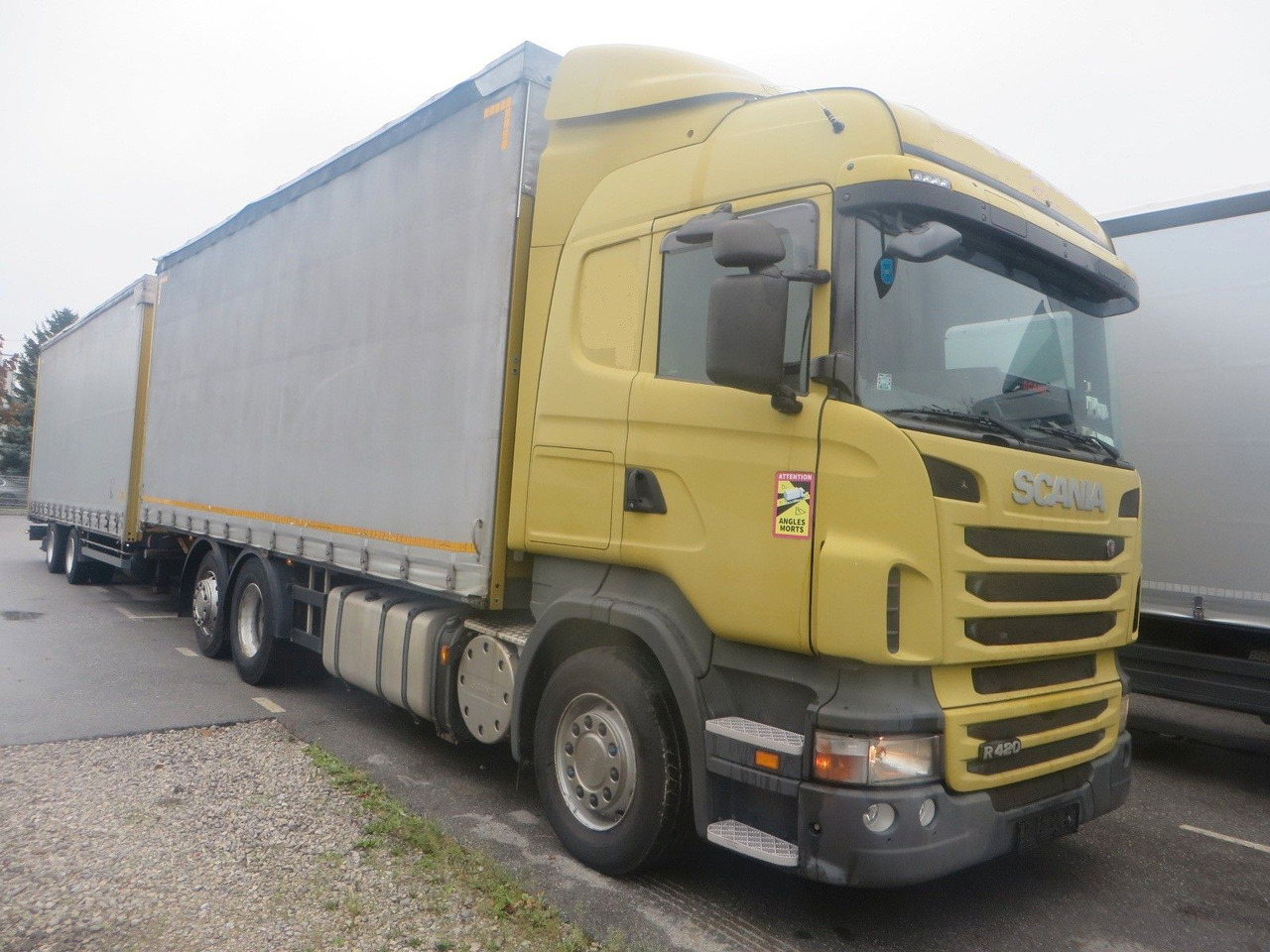 Scania R420 6x2 tandem 115m3 - Camión lona: foto 2 Scania R420 6x2 tandem 115m3 - Camión lona: foto 2