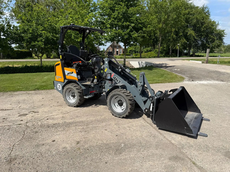 Giant Giant 2200 X-tra HD NIEUWE SHOVEL Mini shovel - Minicargadora de cadenas: foto 2 Giant Giant 2200 X-tra HD NIEUWE SHOVEL Mini shovel - Minicargadora de cadenas: foto 2