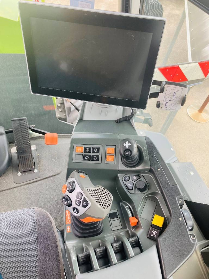 Tractor Claas XERION 5000 TRAC TS: foto 8