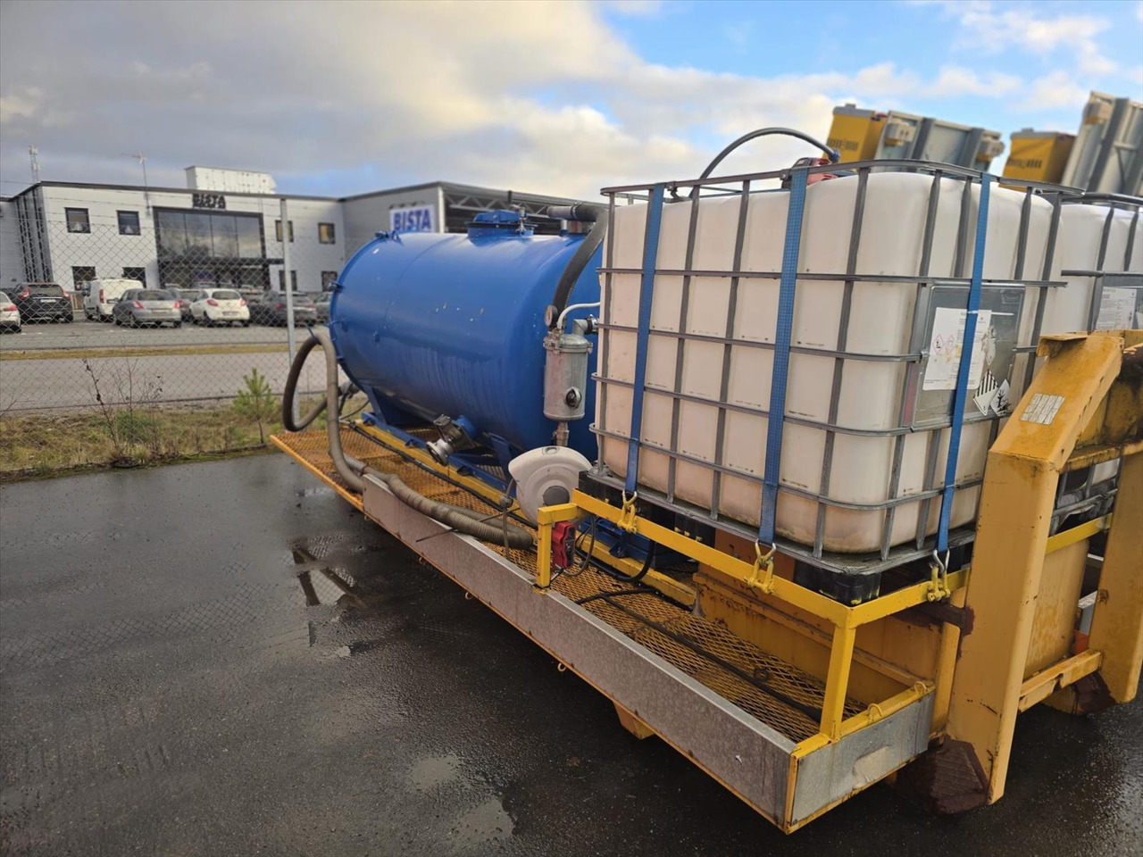 Lastväxlaflak med tank - Contenedor de gancho: foto 1 Lastväxlaflak med tank - Contenedor de gancho: foto 1