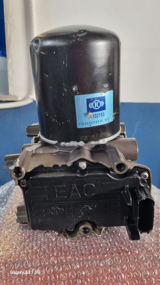 Knorr-Bremse AIR DRYER UNIT EAPU K138270 Mercedes-Benz ACTROS MP4 EURO 6 - Unidad de control para Camión: foto 4 Knorr-Bremse AIR DRYER UNIT EAPU K138270 Mercedes-Benz ACTROS MP4 EURO 6 - Unidad de control para Camión: foto 4