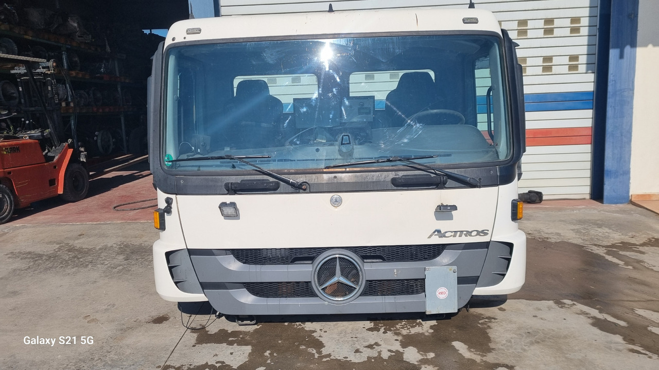 MERCEDES ACTROS MP3 - Cabina: foto 1 MERCEDES ACTROS MP3 - Cabina: foto 1