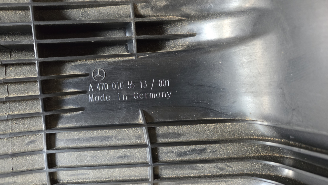 MERCEDES-BENZ ACTROS MP4 A4700105513 - Cárter de aceite: foto 3 MERCEDES-BENZ ACTROS MP4 A4700105513 - Cárter de aceite: foto 3