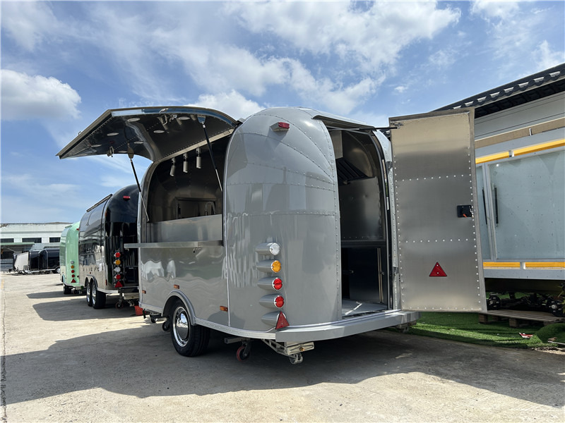 Small Food Trailer Crepes, Gelato & More | European Street Food Truck - Remolque venta ambulante: foto 3 Small Food Trailer Crepes, Gelato & More | European Street Food Truck - Remolque venta ambulante: foto 3
