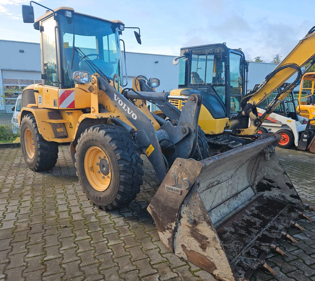 Volvo L30G Radlader mit Klappschaufel - Cargadora de ruedas: foto 1 Volvo L30G Radlader mit Klappschaufel - Cargadora de ruedas: foto 1