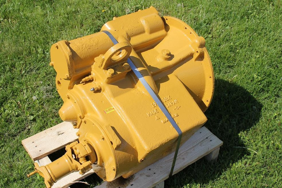 Caterpillar D 3 C - Caja de cambios para Maquinaria de construcción: foto 2 Caterpillar D 3 C - Caja de cambios para Maquinaria de construcción: foto 2