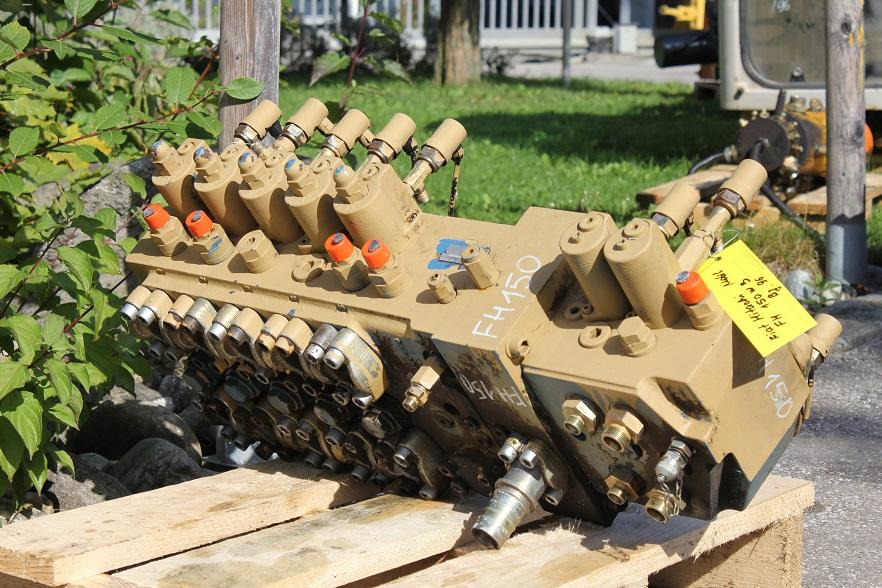 Fiat-Hitachi FH 150 - Válvula hidráulica para Maquinaria de construcción: foto 4 Fiat-Hitachi FH 150 - Válvula hidráulica para Maquinaria de construcción: foto 4