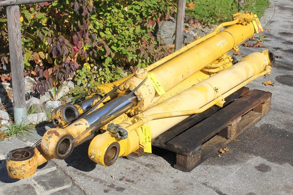 Komatsu PC 240 - Cilindro hidráulico para Maquinaria de construcción: foto 2 Komatsu PC 240 - Cilindro hidráulico para Maquinaria de construcción: foto 2