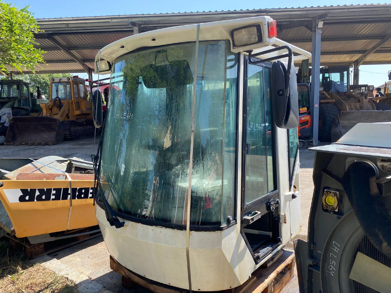 Liebherr L 564 - Cabina para Maquinaria de construcción: foto 1 Liebherr L 564 - Cabina para Maquinaria de construcción: foto 1
