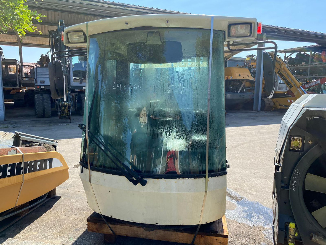 Liebherr L 564 - Cabina para Maquinaria de construcción: foto 3 Liebherr L 564 - Cabina para Maquinaria de construcción: foto 3