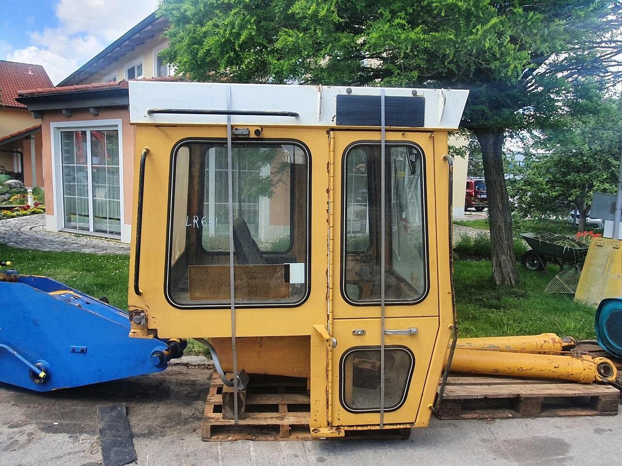 Liebherr LR 631 - Cabina para Cargadora de cadenas: foto 1 Liebherr LR 631 - Cabina para Cargadora de cadenas: foto 1