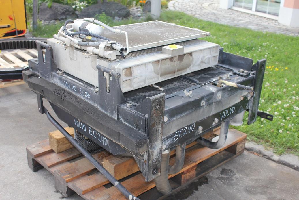Volvo EC 240 BNLC - Sistema de refrigeración para Maquinaria de construcción: foto 1 Volvo EC 240 BNLC - Sistema de refrigeración para Maquinaria de construcción: foto 1