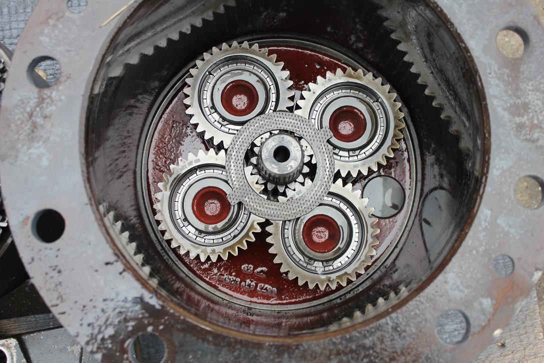 ZF APB-L 775 - Eje y piezas para Maquinaria de construcción: foto 3 ZF APB-L 775 - Eje y piezas para Maquinaria de construcción: foto 3